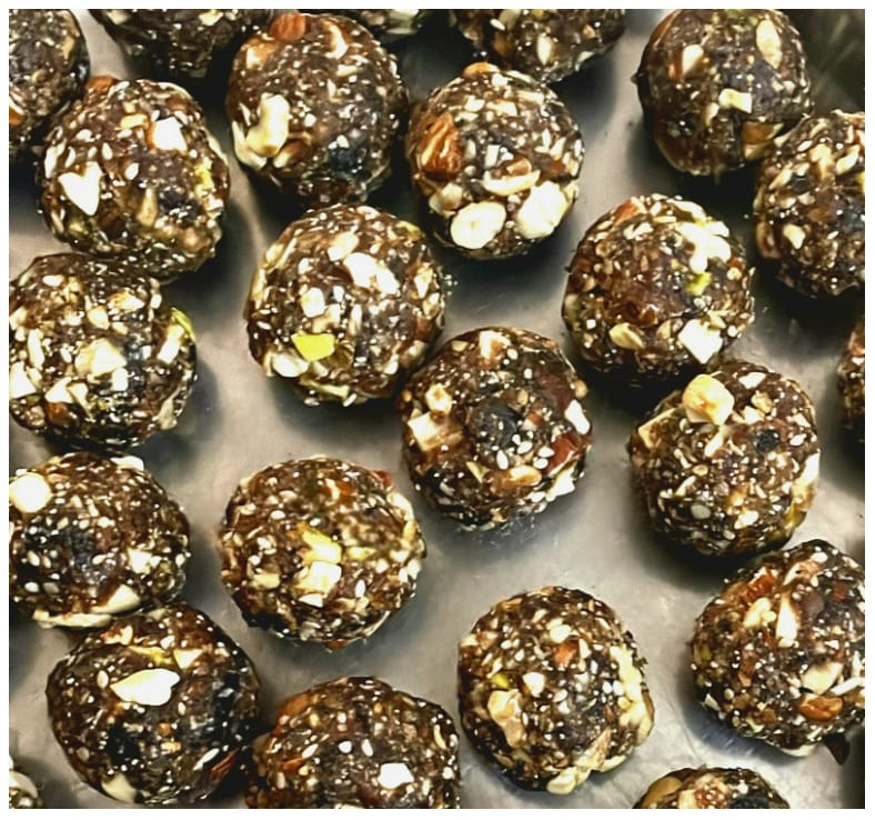 Sugar Free Dry Fruits Ladoo (शुगरफ्री ड्रायफ्रूटस लाडू)