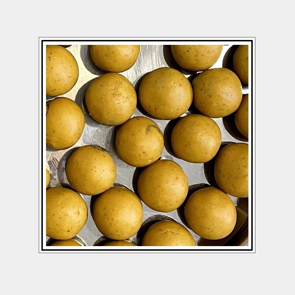 Pure Ghee Besan Ladoo ( बेसन लाडू )